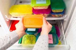 Fryser og ekstra mat: hvordan å lage et kjøleskap for helligdager