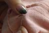 Alphabet needlewoman: hvordan å sy igjen hullet uten søm