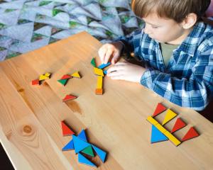 Med egne hender: TOP-5 pedagogiske leker fra skrapmaterialer