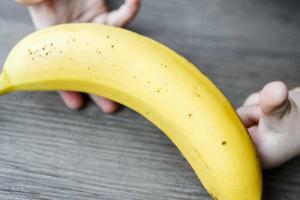 Bananer til barn: fordeler og ulemper med disse fruktene, hvordan du velger, lagre og spise