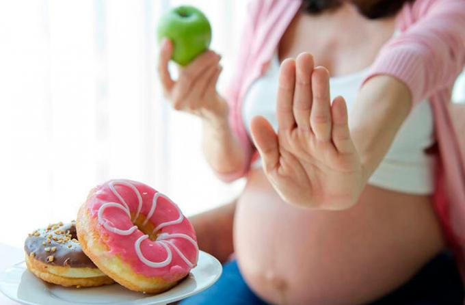 Fast food og alkohol - ikke alle produktene som er å gi under svangerskapet (fotokilde: shutterstosk.com)