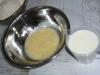 Deilig frokost: pannekaker med surmelk med kondensert melk