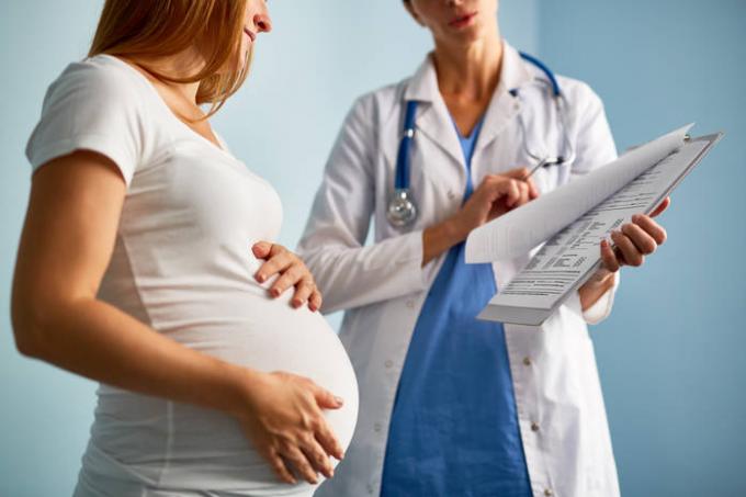 De farlige graviditeter fra menn som er eldre enn 35: forskere