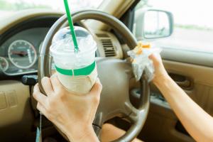 Hvordan holde seg våken bak rattet i bilen: 5 tips