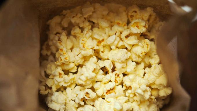 Mikrobølgeovn popcorn med smør
