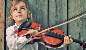Hvordan å lære å spille på musikkinstrumenter er å bygge inn utviklingen av tanke hos barn