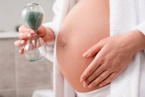 Fødsel etter førti: hva du trenger å vite om sen graviditet og hvordan du kan forberede deg på det