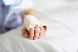 10 hyppige tilfeller når et barn får alvorlige brannskader hjemme: Tips-Combustiology lege