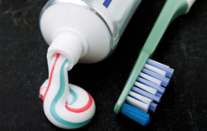 Å pusse tennene - børste tennene