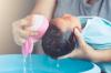 Hvordan bade en nyfødt: kan du kjenne en hudmor