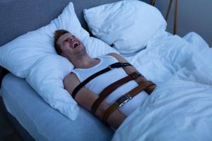 Nattbesøkende: Omicrons uvanlige symptomer som vises under søvn