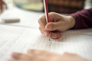 Dysgraphia - ikke en setning: hva du skal gjøre hvis et barn skriver med feil?