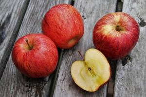5 grunner til at du trenger å spise epler