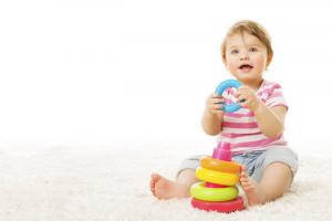Barns utvikling i 6 måneder: motoriske ferdigheter, regimet av dagen, følelser, leker