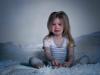 Natteskrekk hos barn: er de farlige og hvordan de kan hjelpe et barn