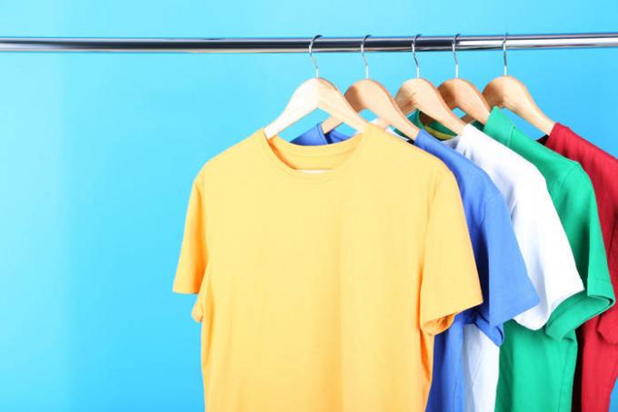 Nytt liv til gamle T-skjorter: klær dekorasjon ideer i chenille teknikk