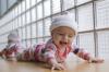 8 måneder baby: hvordan du kan utvikle ved at lek, dag og kosthold