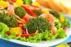 Hva du skal lage mat til en skolegutt til middag: brokkoli salat med bacon og mango