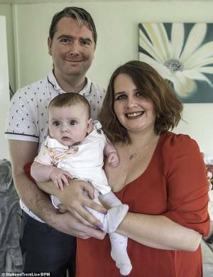 Infertil britisk kvinne fikk vite om graviditeten og fødte samme dag