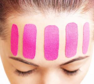 Kinesiologitaping for ansiktet: hva er det og hvordan du bruker dem