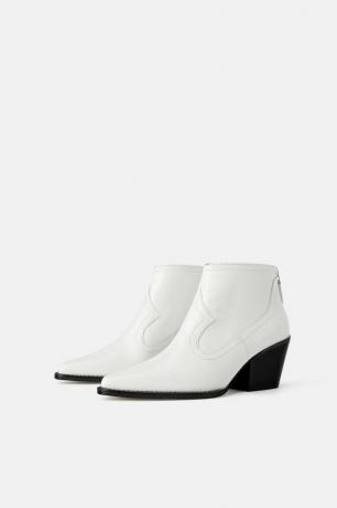 Kule støvler i cowboy stil med effekten av krokodilleskinn kan kjøpes på Zara, prisen på 7999 rubler. De kan brukes med kjoler, stilige bukser med leopard print